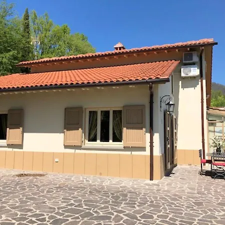 Cosy House In With Shared Pool Holiday home *