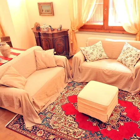 Cosy House In With Shared Pool *