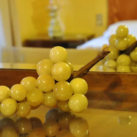 Cosy House In With Shared Pool