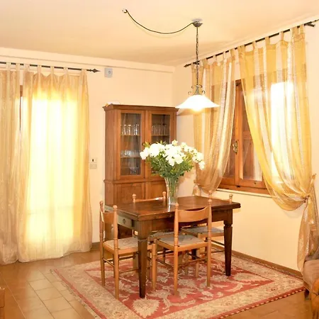 Cosy House In With Shared Pool *