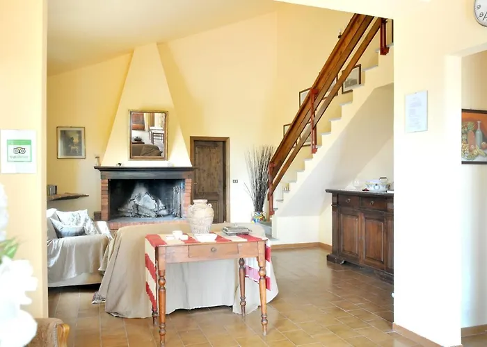 Cosy House In With Shared Pool