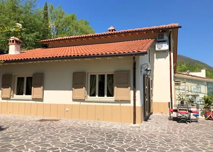 Cosy House In With Shared Pool Semesterbostad *
